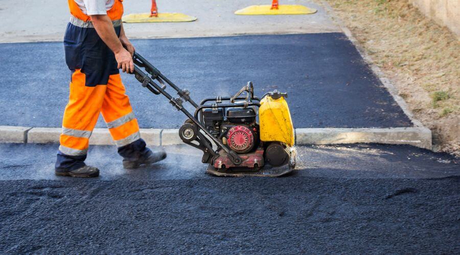 Professional gutter cleaning in Lawn, TX